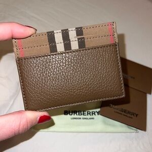 Burberry Sandon Grainy Leather Card Case